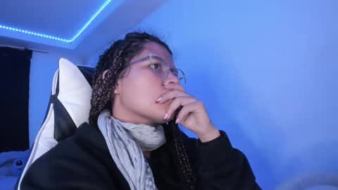 Snapshot of ladybrown_16 chatting on 02.19.25 Lady online show from 02.19.25