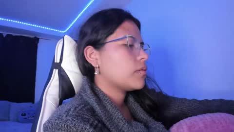 Snapshot of ladybrown_16 chatting on 02.25.25 Lady online show from 02.25.25