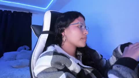 Snapshot of ladybrown_16 chatting on 03.10.25 Lady online show from 03.10.25