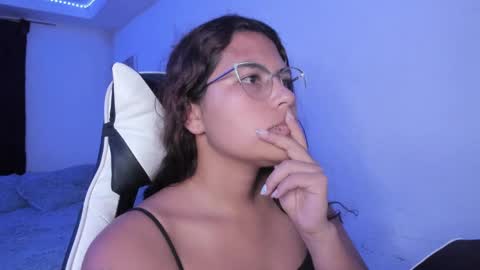 Snapshot of ladybrown_16 chatting on 09.10.25 Lady online show from 09.10.25