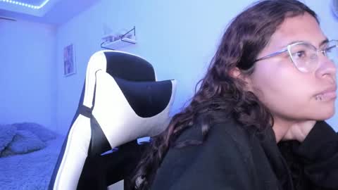 Snapshot of ladybrown_16 chatting on 09.18.25 Lady online show from 09.18.25