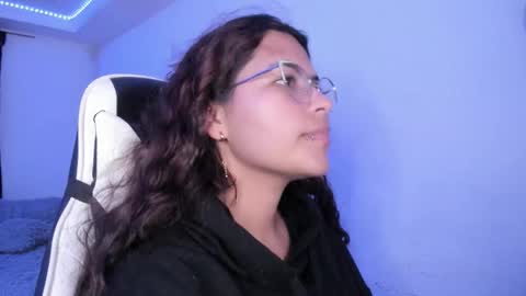 Snapshot of ladybrown_16 chatting on 09.21.25 Lady online show from 09.21.25