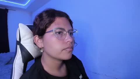 Snapshot of ladybrown_16 chatting on 10.04.25 Lady online show from 10.04.25