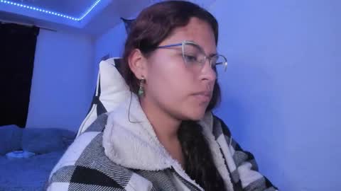 Snapshot of ladybrown_16 chatting on 10.11.25 Lady online show from 10.11.25