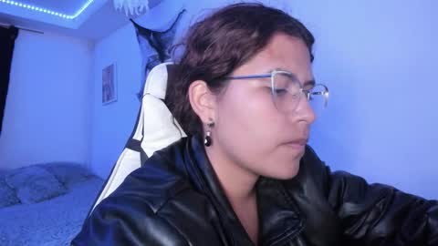 Snapshot of ladybrown_16 chatting on 10.15.25 Lady online show from 10.15.25