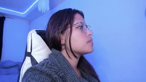 Snapshot of ladybrown_16 chatting on 10.21.25 Lady online show from 10.21.25