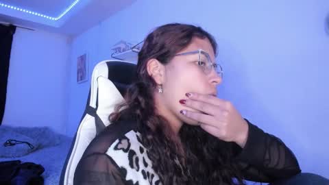 Snapshot of ladybrown_16 chatting on 11.02.25 Lady online show from 11.02.25