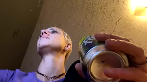 Snapshot of ladybug9097 chatting on 02.07.25 RockStar Couple online show from 02.07.25