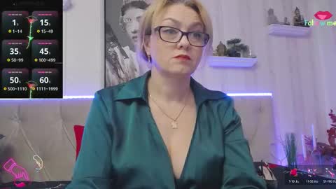 Snapshot of ladyjeen chatting on 10.12.25 Lady Jeen Back on Sunday 8th of December online show from 10.12.25