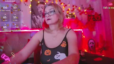 Snapshot of ladyjeen chatting on 10.27.25 Lady Jeen Back on Sunday 8th of December online show from 10.27.25