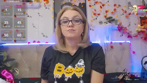 Snapshot of ladyjeen chatting on 10.28.25 Lady Jeen Back on Sunday 8th of December online show from 10.28.25