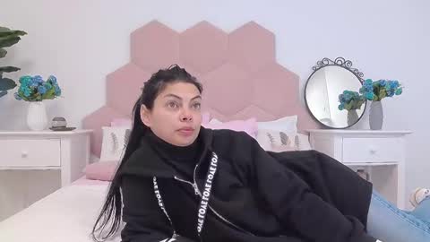 Lia online show from 02.18.25