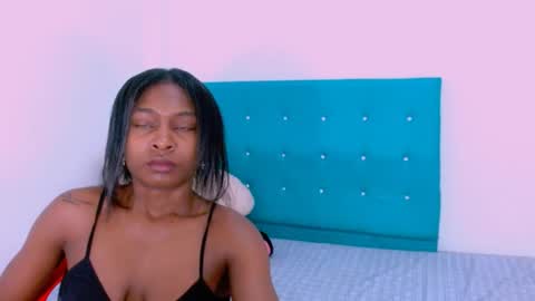 Snapshot of ladypussy69779756 chatting on 01.04.25 laura online show from 01.04.25