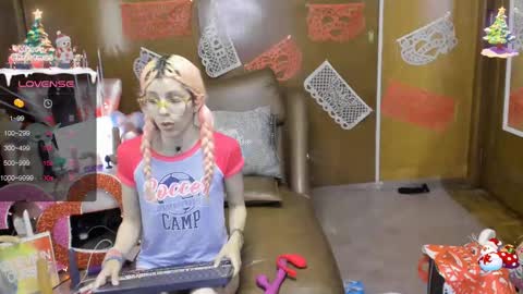 Skinnygirl online show from 02.14.25