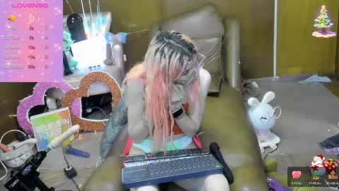 Skinnygirl online show from 10.11.25