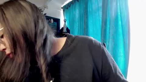 laia_hadid online show from 02.21.26