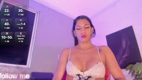 Snapshot of laiilybell chatting on 12.18.24 laiily bell online show from 12.18.24