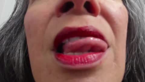 Lailacastillo online show from 02.11.25