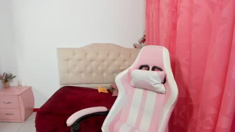 Snapshot of lailahdark chatting on 09.25.25 Camila online show from 09.25.25