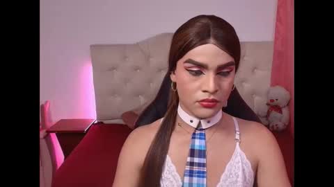 Snapshot of lailahdark chatting on 10.11.25 Camila online show from 10.11.25