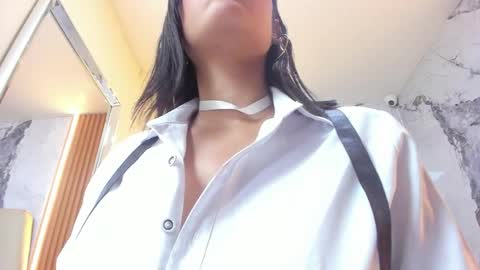 Snapshot of lailamorfy chatting on 10.31.25   online show from 10.31.25