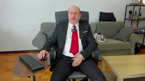 Snapshot of lajose52 chatting on 10.23.25 lajose52 online show from 10.23.25