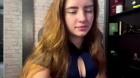 Snapshot of lakeishatimber chatting on 11.10.25 Luna online show from 11.10.25