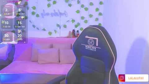 Lala  online show from 09.17.25