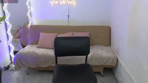 Lala  online show from 10.13.25