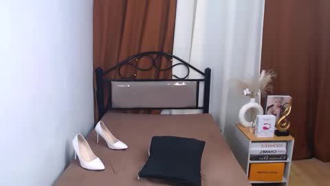 Snapshot of lalexiporsild chatting on 10.18.25 lalexi porsild online show from 10.18.25