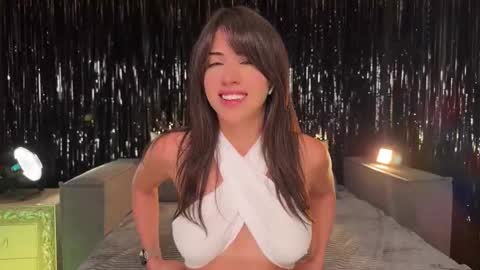 Snapshot of lallebi chatting on 10.10.25 Ellina online show from 10.10.25