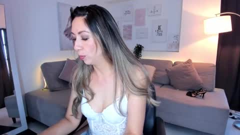 laly_dolce online show from 09.16.25