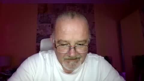 Snapshot of lamabama chatting on 10.11.25 lamabama online show from 10.11.25