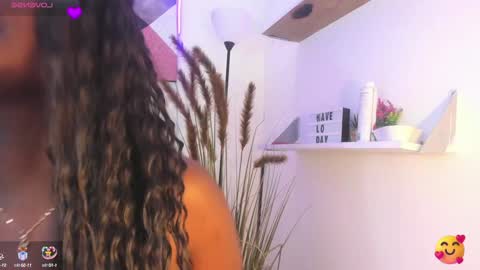 Snapshot of lana__beaux chatting on 01.25.25 online show from 01.25.25