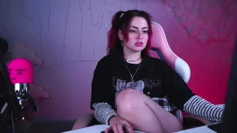 just call me Lana  and her security online show from 02.21.25