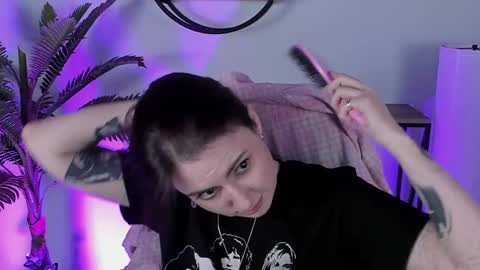 just call me Lana  and her security online show from 03.06.25