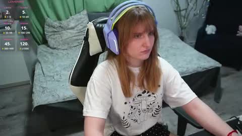 Snapshot of lana_del_kay chatting on 02.22.25 Kay online show from 02.22.25