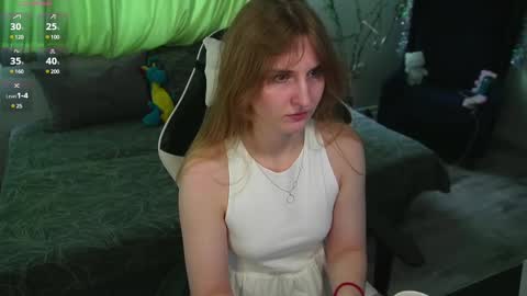 Snapshot of lana_del_kay chatting on 03.10.25 Kay online show from 03.10.25