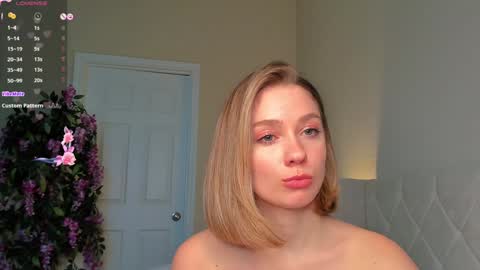 Snapshot of lana_moreno chatting on 01.12.25 Lana online show from 01.12.25
