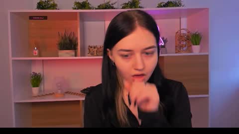 lana_of online show from 10.25.25