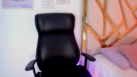 LanaJones online show from 12.04.25