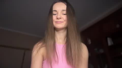 Snapshot of lanaloulou chatting on 01.06.25 Lana online show from 01.06.25