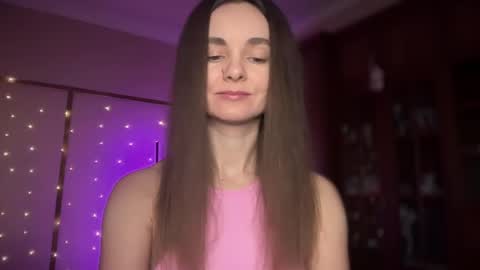 Snapshot of lanaloulou chatting on 02.09.25 Lana online show from 02.09.25