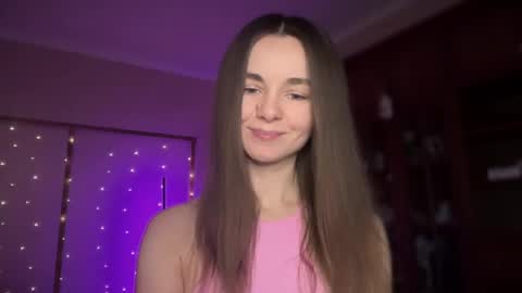 Snapshot of lanaloulou chatting on 02.11.25 Lana online show from 02.11.25