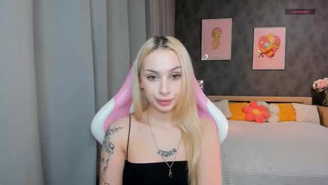 Snapshot of lanamiracle chatting on 02.25.26 Lana online show from 02.25.26