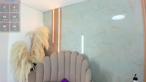 Snapshot of lanarioss chatting on 09.10.25 lana online show from 09.10.25