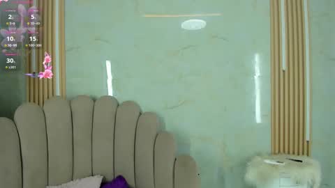 Snapshot of lanarioss chatting on 09.16.25 lana online show from 09.16.25