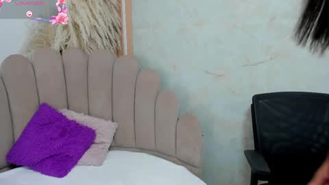 Snapshot of lanarioss chatting on 09.30.25 lana online show from 09.30.25