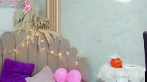 Snapshot of lanarioss chatting on 10.14.25 lana online show from 10.14.25