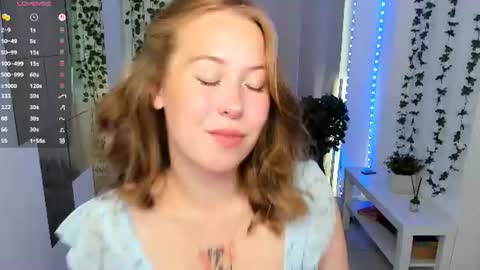 Snapshot of lanaroselle chatting on 08.08.26 Lana online show from 08.08.26